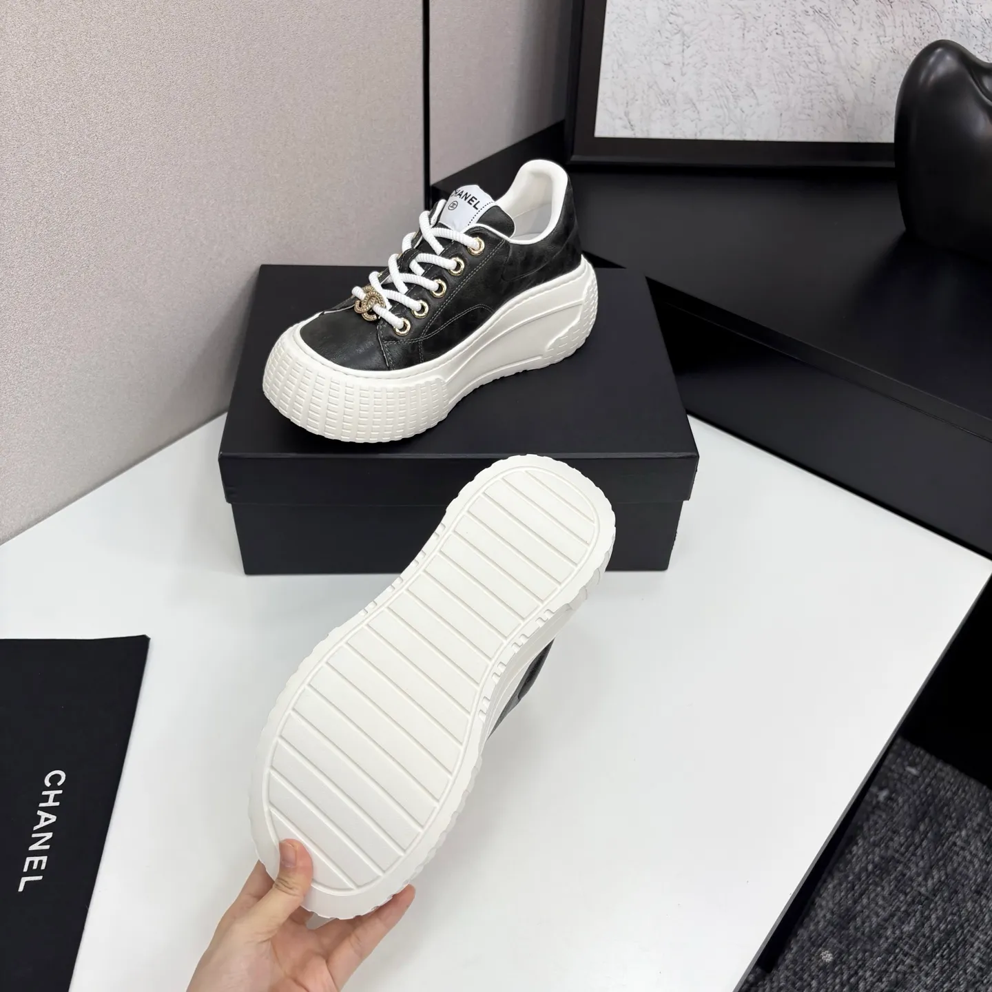 👟👟Ex-factory price 660👟👟 Chanel bread shoes ~ original calfskin panda shoes Chanel 25C latest hot style panda black and white sports shoes casual sneakers Xiaoxiang hot item classic black and white panda color coco girls must pay Fabric: original custom mixed sheepskin lining: original imported breathable mesh lining outsole: Original molded rubber + TPU combination Size: Women's 35-41